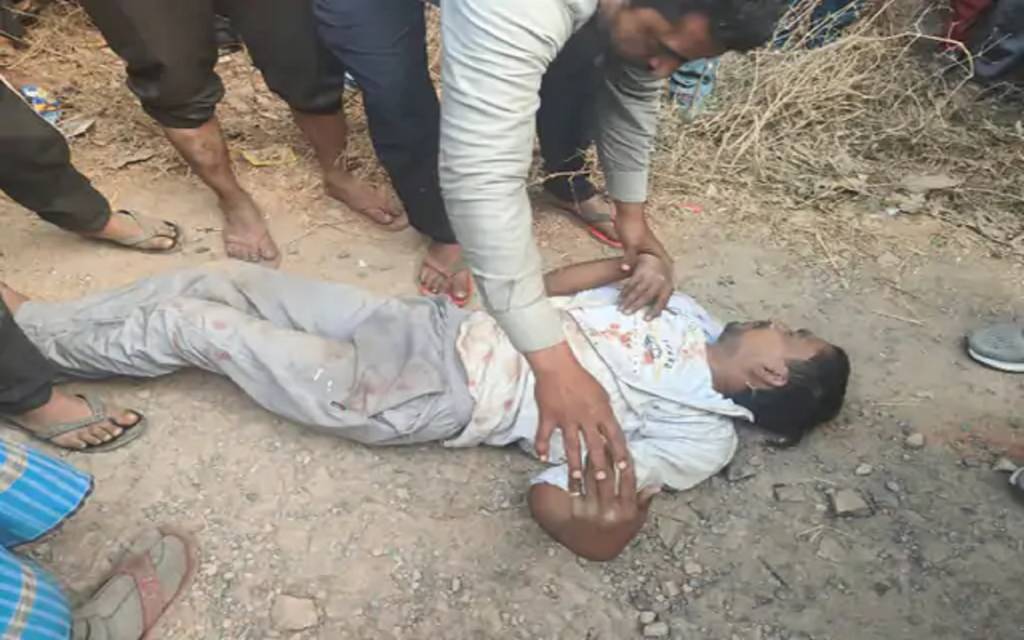 Varanasi: चौबेपुर गैस गोदाम के बाहर मिला युवक का शव, परिवार में मचा हड़कंप, पुलिस जांच में जुटी