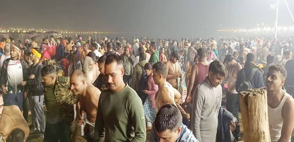 संगम तट पर उमड़ा आस्था का महासागर