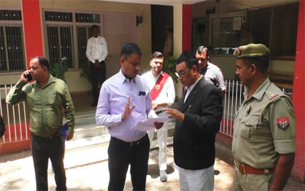 DM का अकाउंट सीज होने से 800 लोगों का रुका वेतन, ये है पूरा मामला