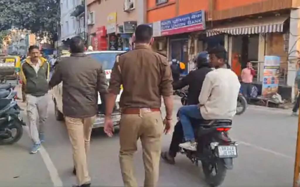 बालकनी में छात्रा के सुसाइड मामले में हॉस्टल संचालक के विरुद्ध एफआईआर