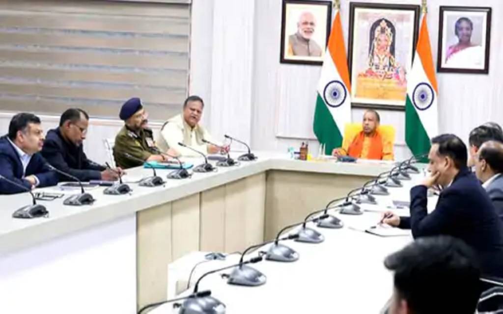 सीएम योगी ने अफसरों को क्राउड मैनेजमेंट प्लान लागू करने का दिया आदेश, माघी पूर्णिमा पर 20 लाख पहुंचेंगे श्रद्धालु