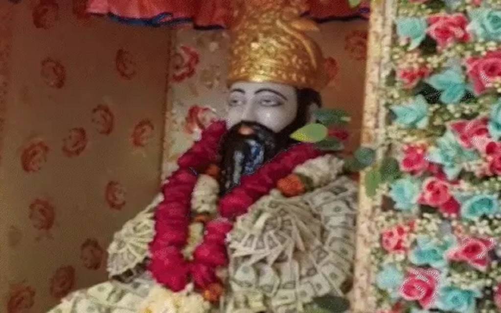 काशी का सीर गोवर्धनपुर बना मिनी पंजाब, दुनियाभर से 5 लाख भक्त पहुंचे; भक्तों ने पहनाई कैनेडियन डालर की माला