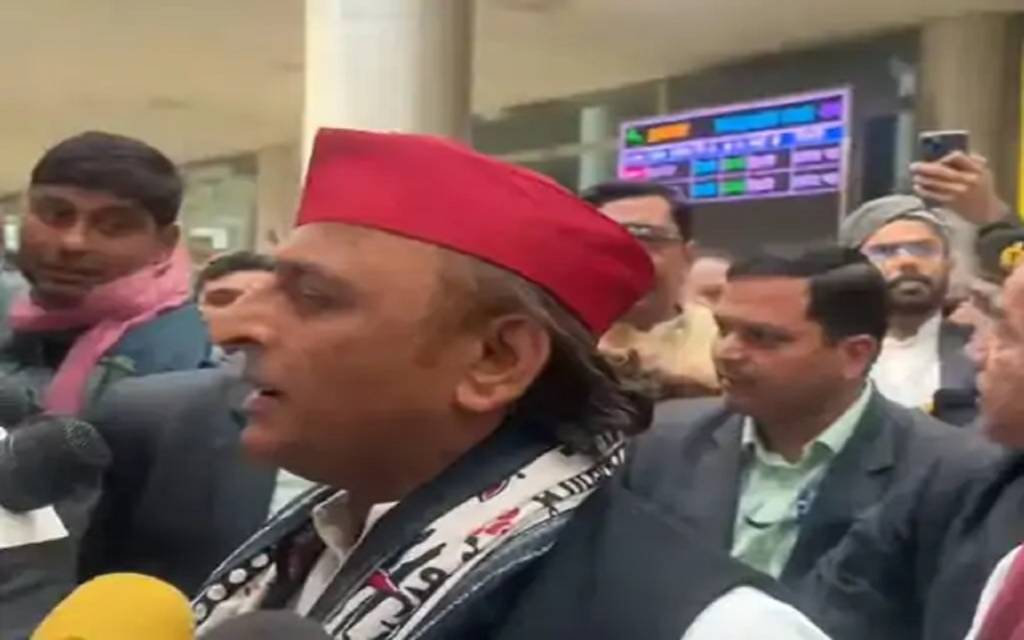 वाराणसी पहुंचे अखिलेश यादव,महाकुंभ के आंकड़ों को लेकर सरकार पर कसा तंज, कहा-50 नहीं 60 करोड़ लोग आए हैं, जाम से लोग परेशान