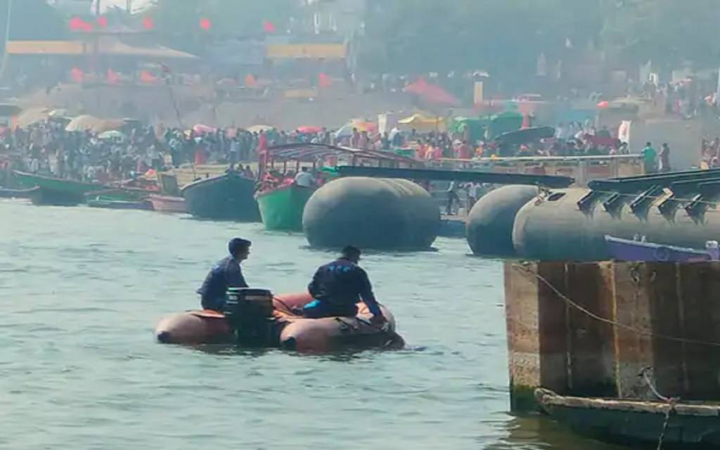 वाराणसी के तुलसी घाट पर गंगा में मिला युवक का शव, पुलिस शिनाख्त में जुटी