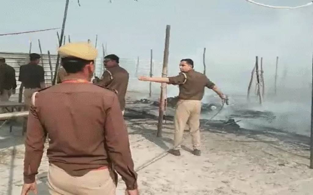 महाकुंभ मेला क्षेत्र में एक बार फिर लगी आग, जिससे कई पंडाल जलकर खाक, मौके पर पहुंची फायर ब्रिगेड और NDRF की टीम