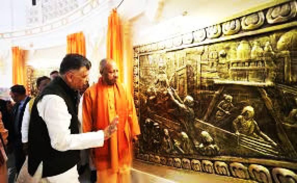 सीएम योगी ने यूपी विधानसभा के मुख्य द्वार का किया उद्घाटन