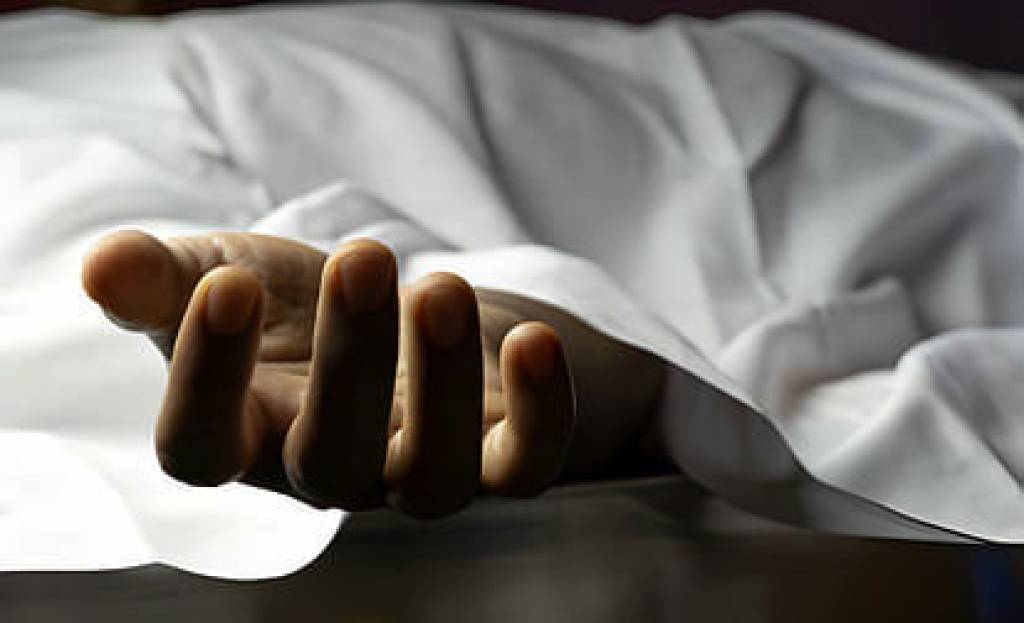 पेट्रोल पंप के पास मिली महिला की लाश
