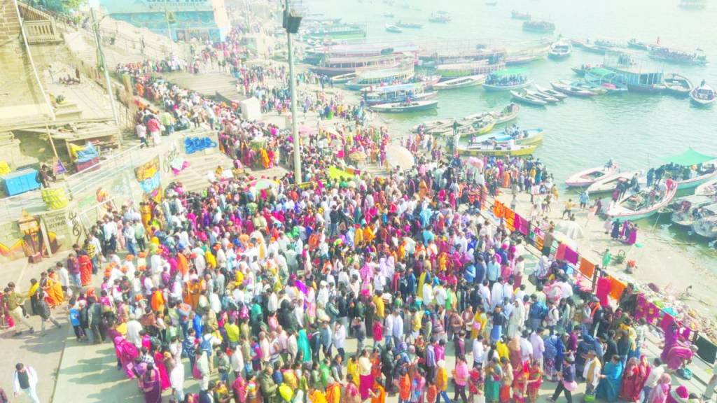 सिस्टम चौकन्ना...अपने अंदाज में जी रहा अल्हड़ बनारस