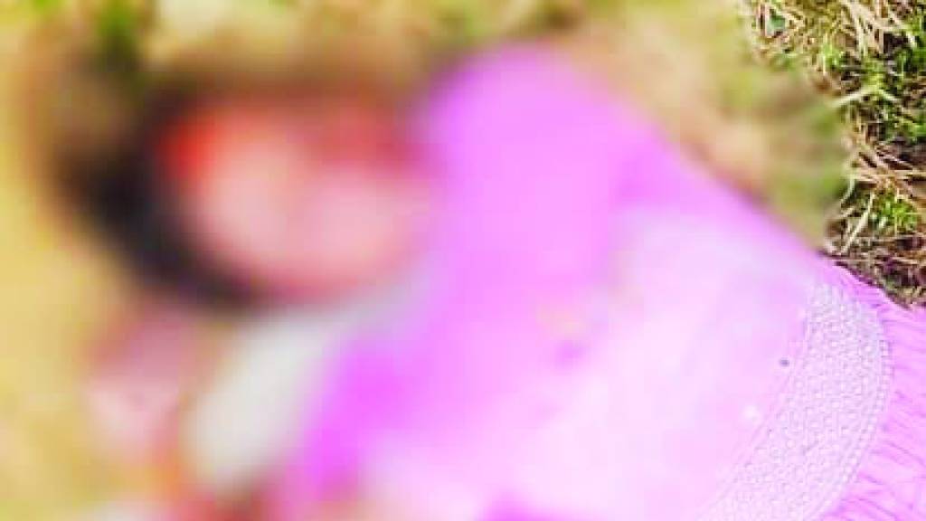 खेत में अज्ञात महिला का शव मिलने से सनसनी