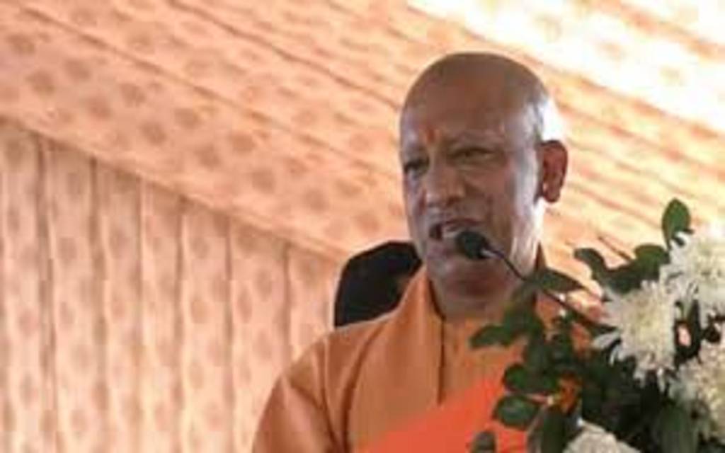 महाकुंभ के सफाई कर्मियों लिए योगी का बड़ा एलान, 10 हजार का बोनस 16000 माह न्यूनतम वेतन और मुफ्त इलाज की घोषणा