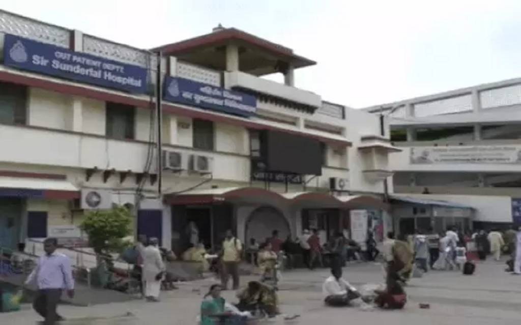 BHU अस्पताल में 61 वर्षीय पिता ने बेटी को दान की किडनी, 4 घंटे तक चला ट्रासप्लांट सर्जरी