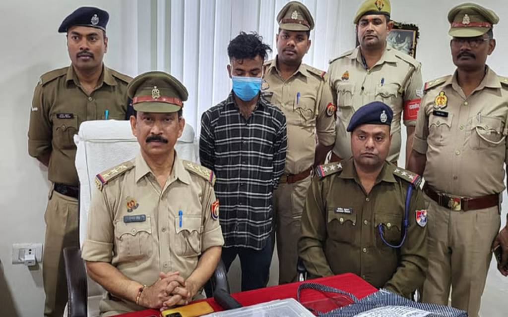 चोरी का 90 मोबाइल लेकर पंहुचा था वाराणसी, जीआरपी ने पकड़ा