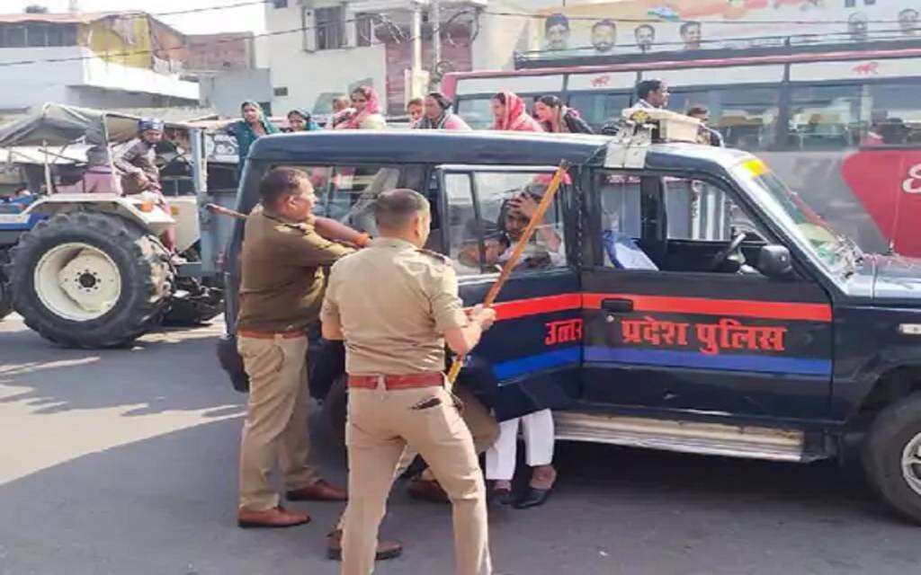 सहारनपुर में आपत्तिजनक पोस्ट पर बवाल, पुलिस ने प्रदर्शनकारियों पर किया लाठीचार्ज