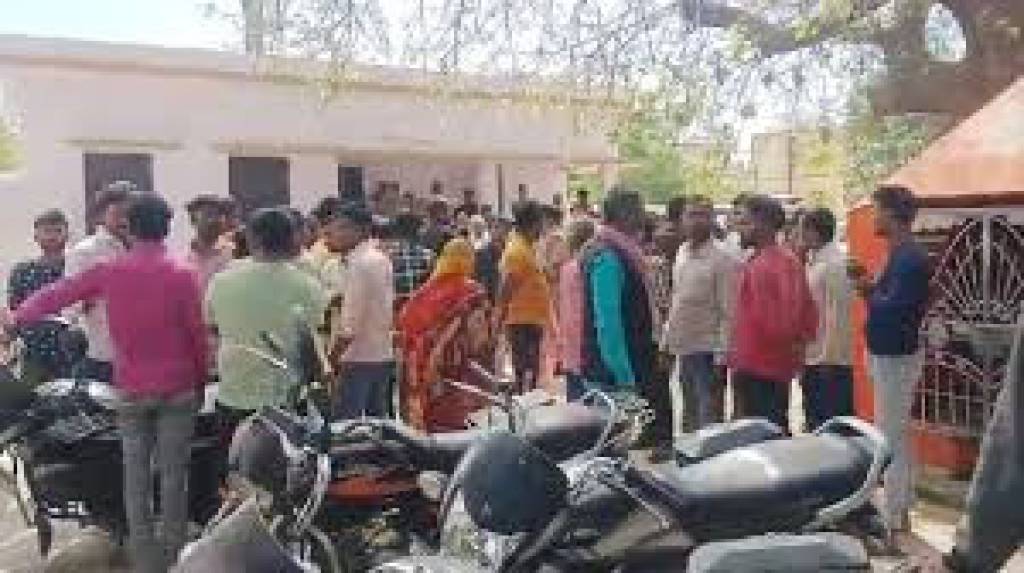 खून से लथपथ मिला सरिया मिस्त्री का शव
