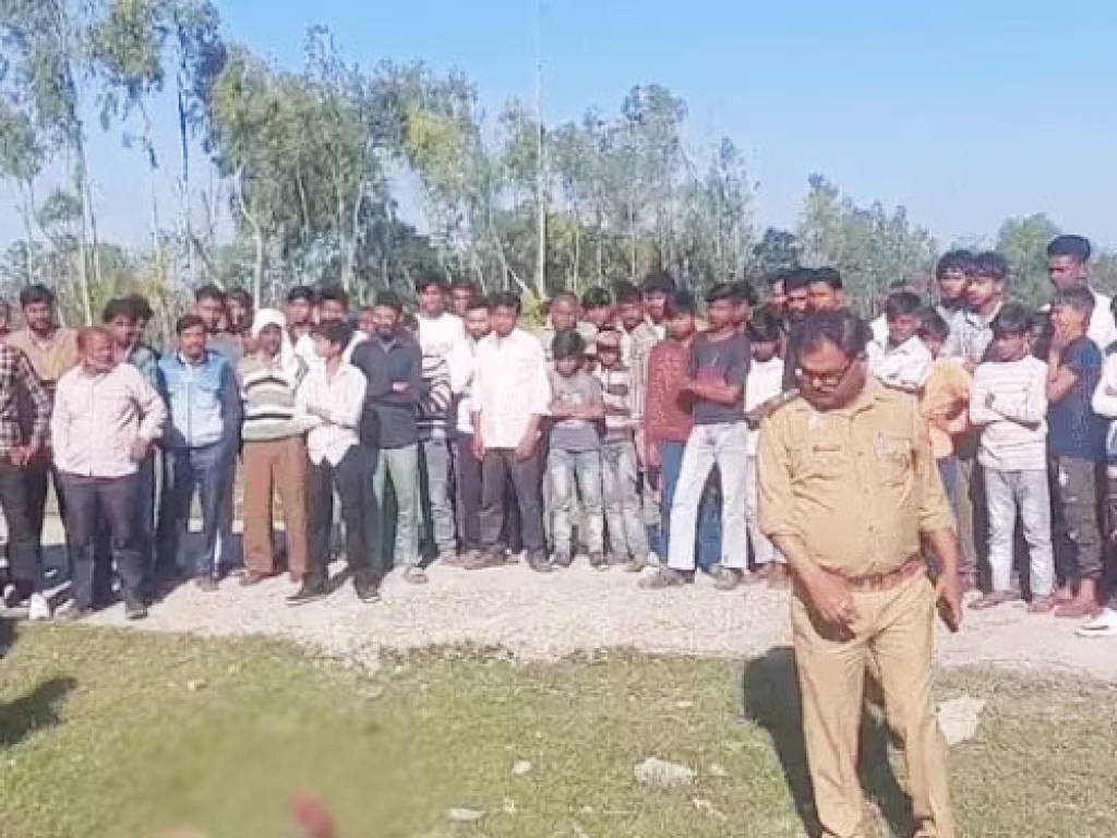 ईंट-पत्थर से कुचलकर युवक की हत्या