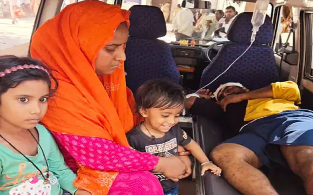 मारपीट में घायल पति को एंबुलेंस से लेकर थाने पहुंची महिला, चेतगंज पुलिस ने पीड़ित को ही बना दिया आरोपी