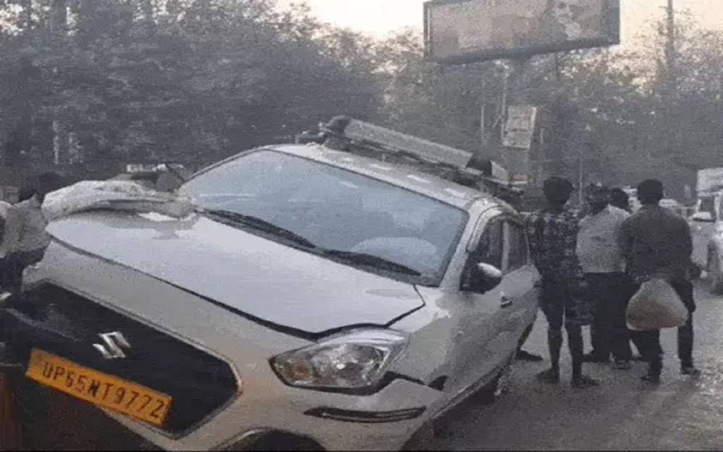 वाराणसी में सड़क हादसा: डिवाइडर पर चढ़ी अनियंत्रित कार, ड्राइवर के सिर में आयी चोट