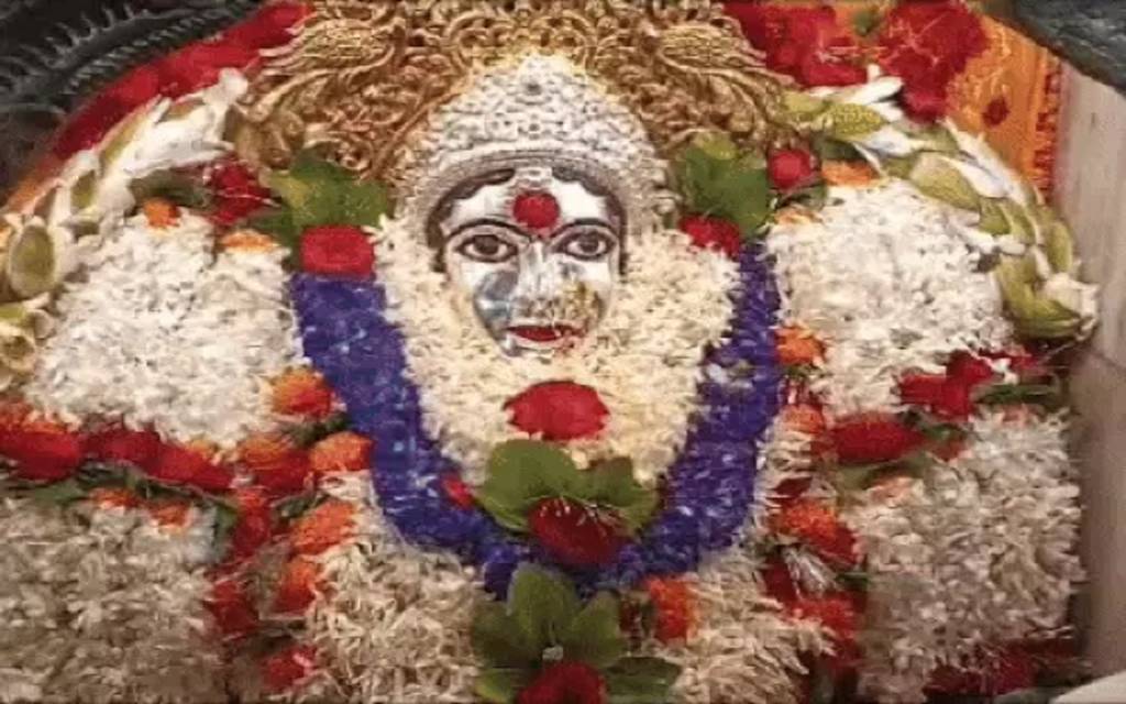 नवरात्रि के दूसरे दिन मां ब्रह्मचारिणी के दर्शन के लिए भक्तों का लगा तांता, शेरावाली के जयकारों से गूंजा मां का दरबार