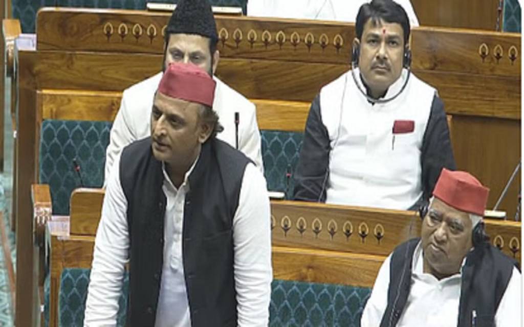 वक्फ बिल पर लोकसभा में अखिलेश ने बीजेपी पर लगाए गंभीर आरोप, कहा-जिनके लिए ये बिल है उनकी बात नहीं सुनी जा रही