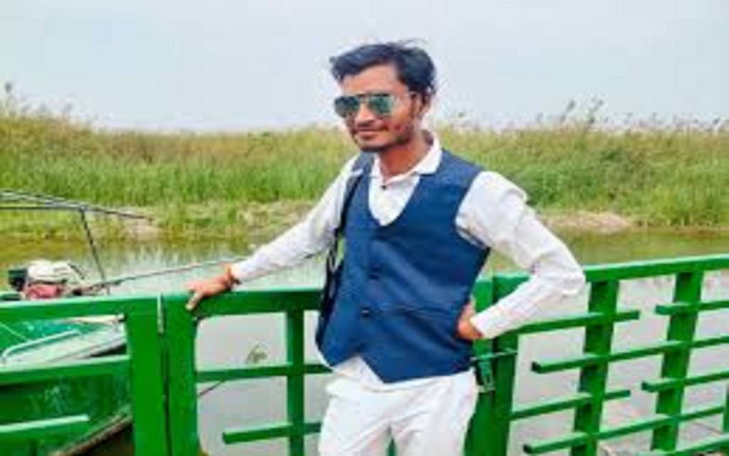 लखीमपुर खीरी में पत्नी से परेशान पति ने फांसी लगाकर दे दी जान, वीडियो और सुसाइड नोट में बताई आपबीती