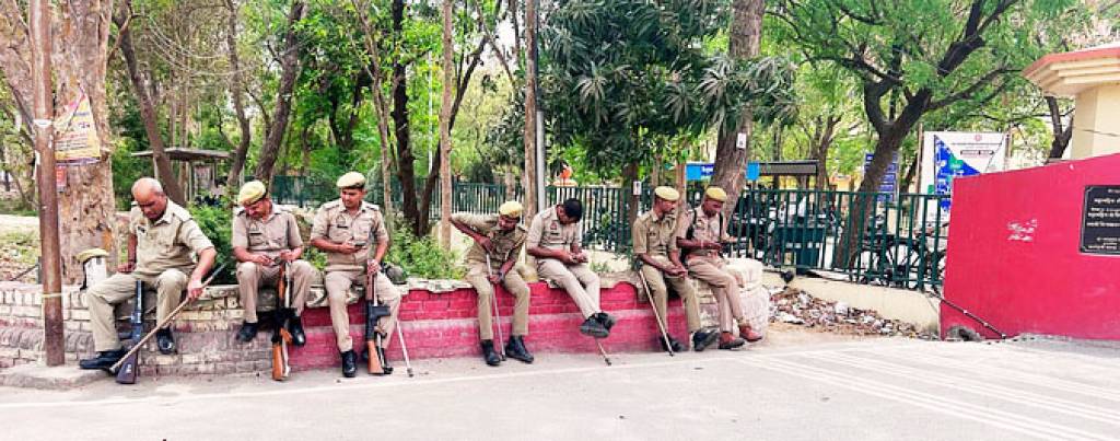 छात्रा ने फंदा लगाकर दी जान ,हॉस्टल में मिली लाश