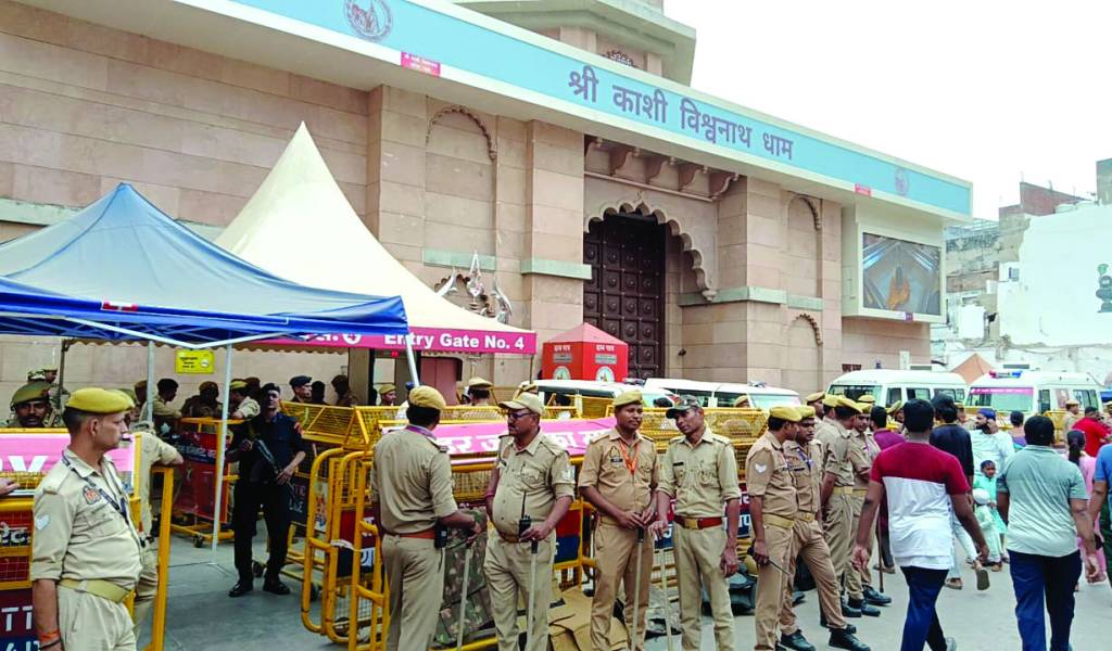 काशी में जुमे की नमाज को लेकर अलर्ट रही पुलिस