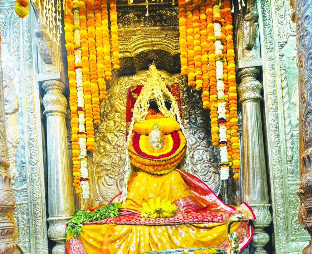 मां अन्नपूर्णा का गौरी रूप में दर्शन पाकर भक्त हुए निहाल