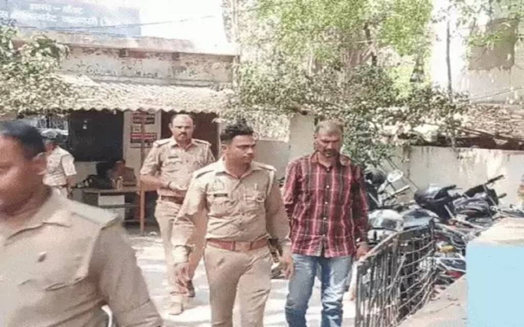वाराणसी कोर्ट के बाहर सिपाही ने पत्नी को पीटा, पति के खिलाफ मुकदमा दर्ज