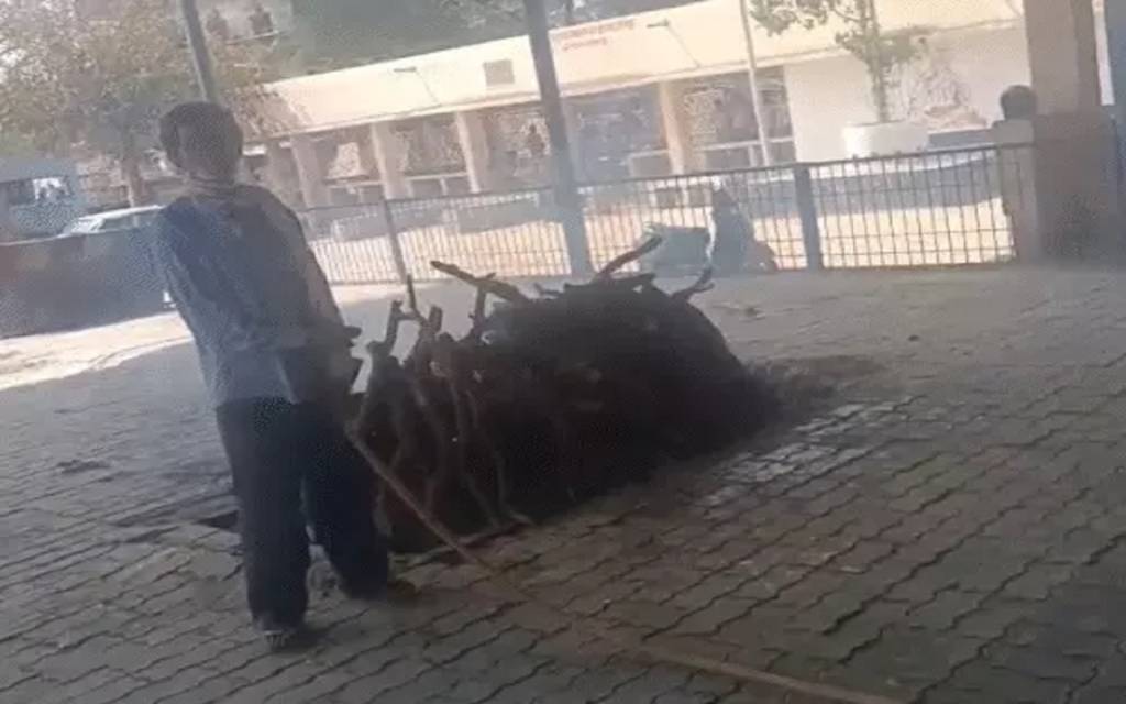 पुलिस ने जलती चिता से बाहर निकाली लाश, पति की लाश देखकर पत्नी बोली- हत्या की गई, सिर से खून बह रहा था