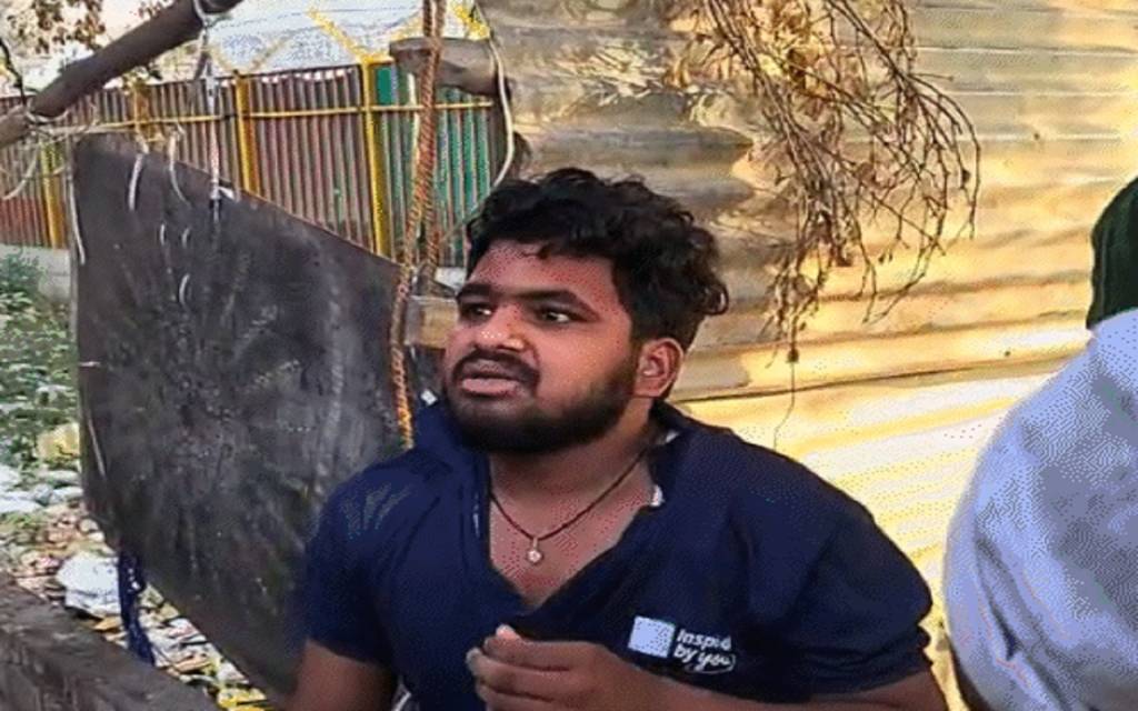 अयोध्या के गेस्ट हाउस में महिलाओं का नहाते हुए बना रहा था वीडियो, रंगे हाथ पकड़ा गया युवक, फोन में मिले कई अश्लील फुटेज