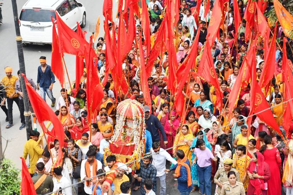 हनुमान यात्रा की धूम, काशी गयी झूम