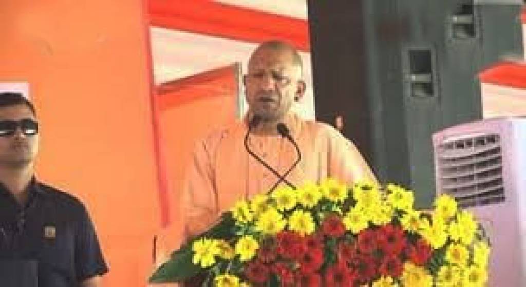 सीएम योगी बोले- वक्फ बिल से रुकेगी जमीन की लूट,बंगाल की अराजकता पर किया ये सवाल