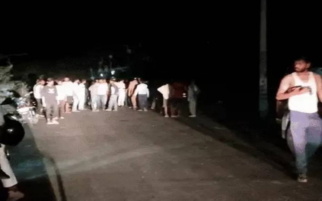 सारनाथ में तेज रफ्तार चार पहिया वाहन के टक्कर से महिला की मौत, ग्रामीणों ने किया हंगामा-चक्काजाम