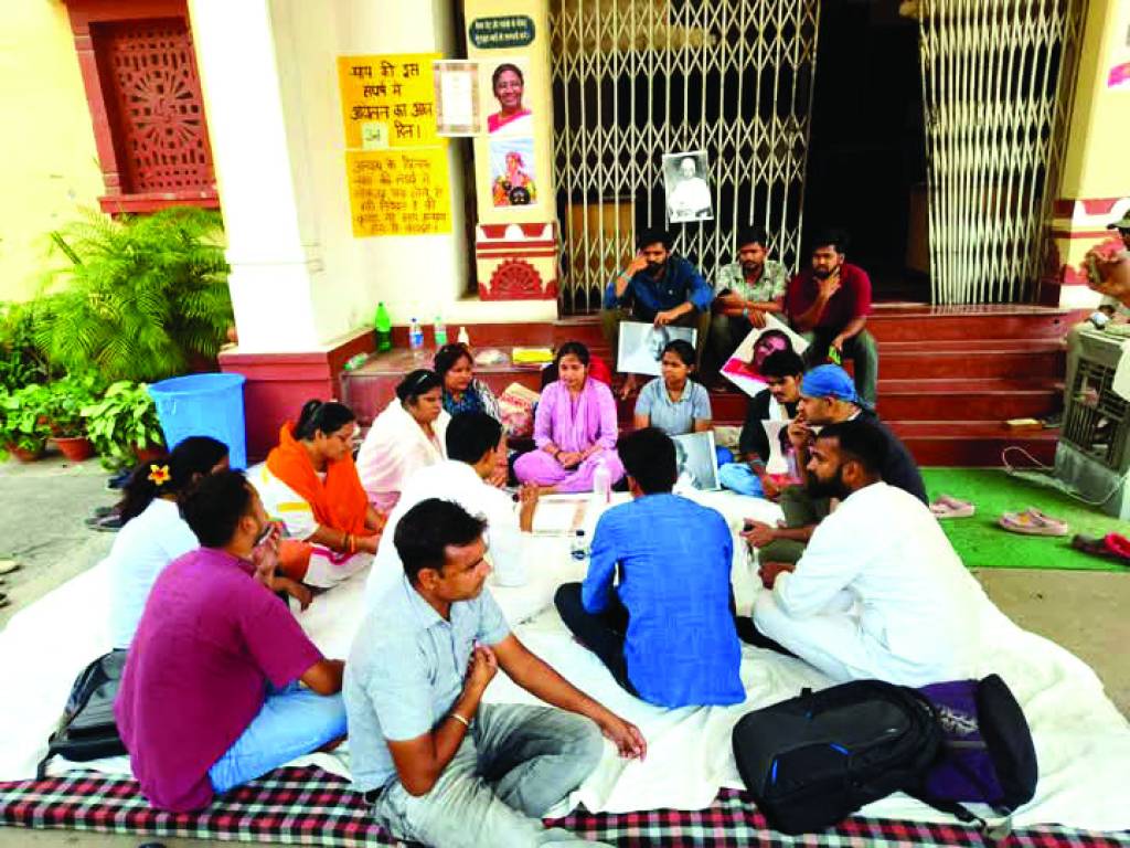 बीएचयू में पीएचडी एडमिशन पर घमासान जारी
