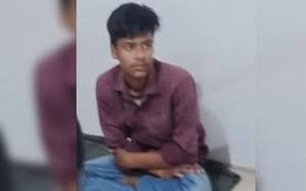 वाराणसी एयरफोर्स कैंपस की दीवार फांदकर अंदर पहुंचा संदिग्ध युवक, जवानों ने दबोचा