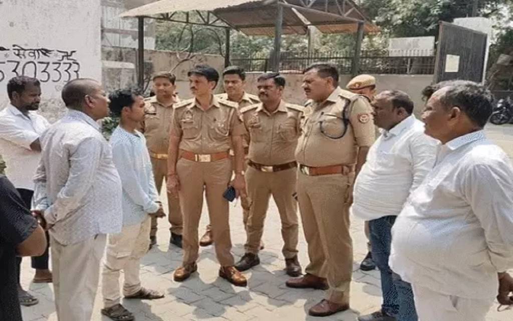 अयोध्या में किशोरी ने की आत्महत्या, जाने सुसाइड नोट में किसको बताया जिम्मेदार, इतने लोगों पर दर्ज हुआ केस