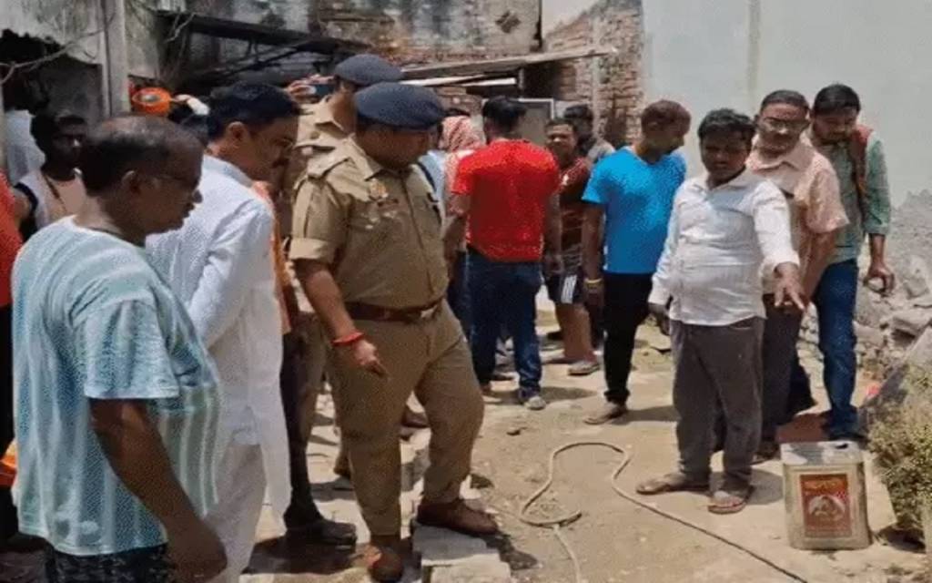 वाराणसी में दर्दनाक हादसा: पिता-बेटे और बहू करंट की चपेट में आने से मौत, परिवार में मचा कोहराम