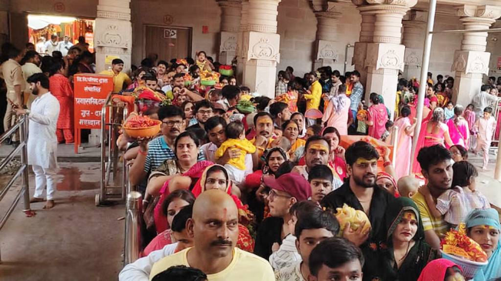 विंध्य धाम में दर्शन के लिए श्रद्धालुओं का लगा तांता
