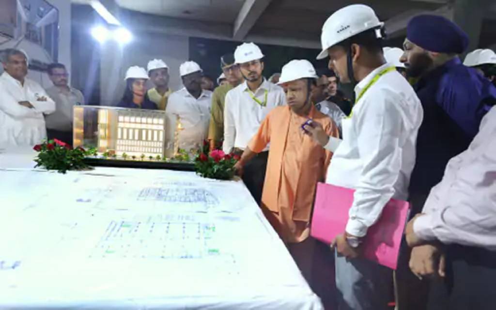 BHU में बन रहा देश का तीसरा फॉर एजिंग सेंटर का सीएम योगी ने किया निरीक्षण, कार्यो में गुणवत्ता की दी हिदायत