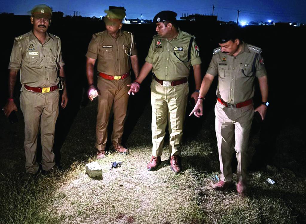 आधी रात पुलिस और बदमाश के बीच तड़तड़ाई गोलियां 