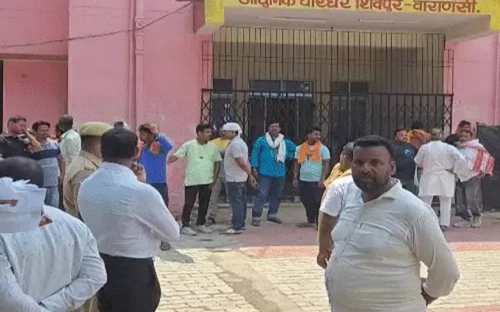 वाराणसी के सीपी आवास पर होमगार्ड ने लगाई फांसी