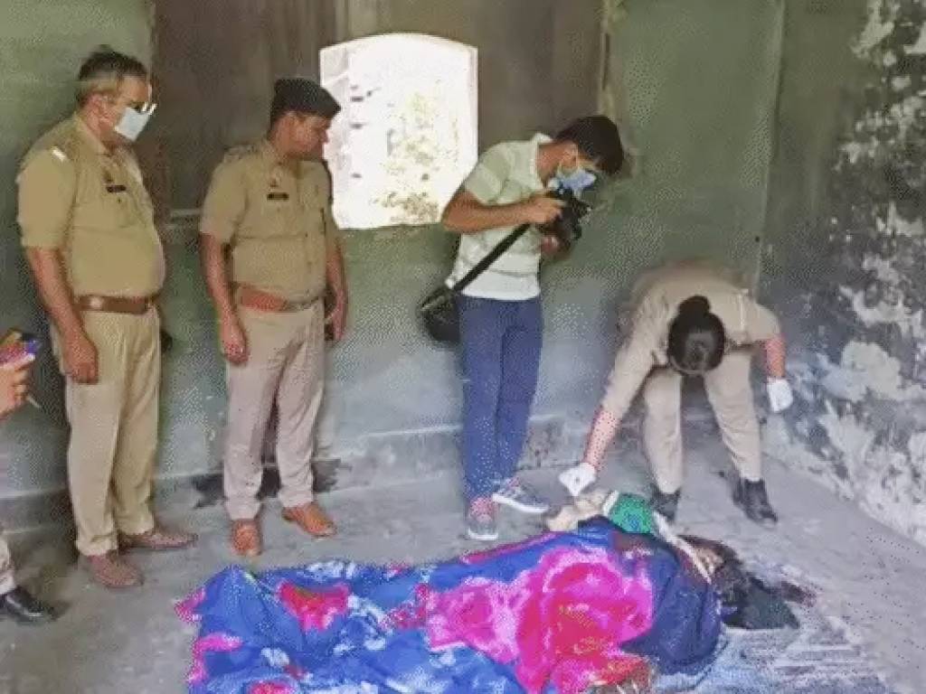 ईंट से कूचकर युवती की हत्या, अर्धनग्न हालत में मिला शव, रेप के बाद मर्डर की आशंका 