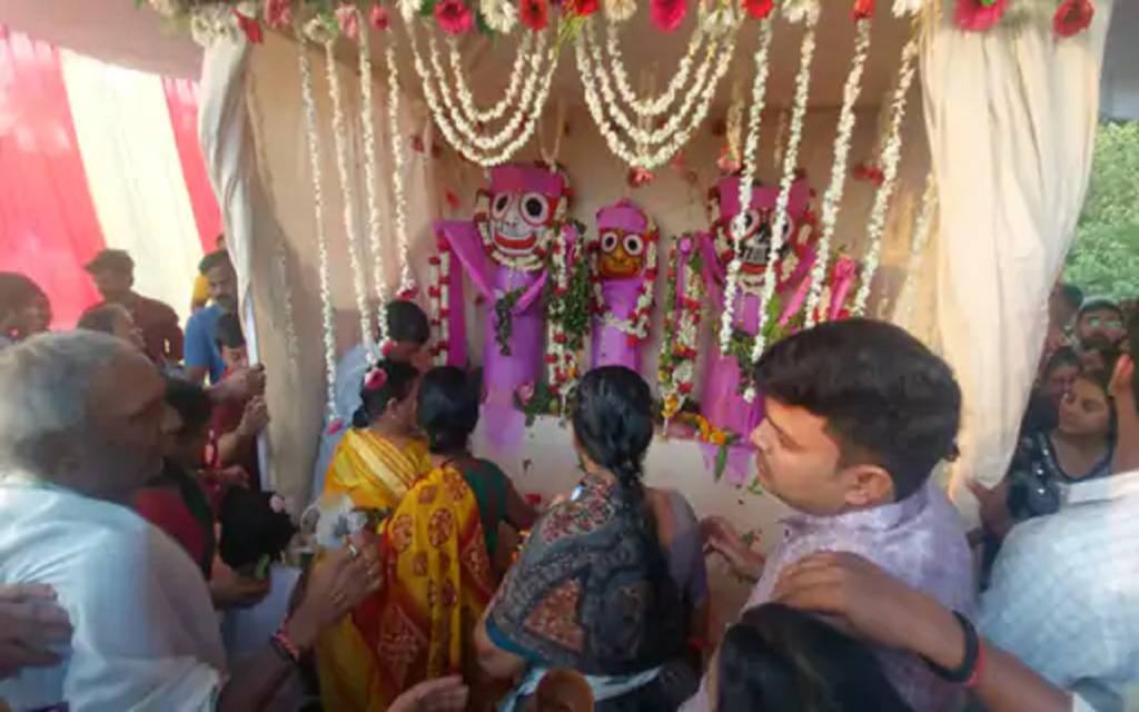 भक्तों के प्रेम में भीगकर भगवान होंगे बीमार : 108 कलश गंगाजल से भगवान जगन्नाथ को कराया देव स्नान, 14 दिनों तक काढ़े का करेंगे सेवन