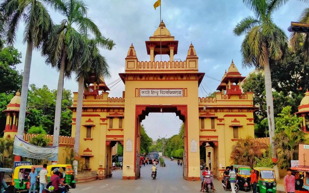 BHU अस्पताल के टेंडर में जालसाजी, MRI का टेंडर निरस्त, MS समेत पांच लोगों पर FIR दर्ज