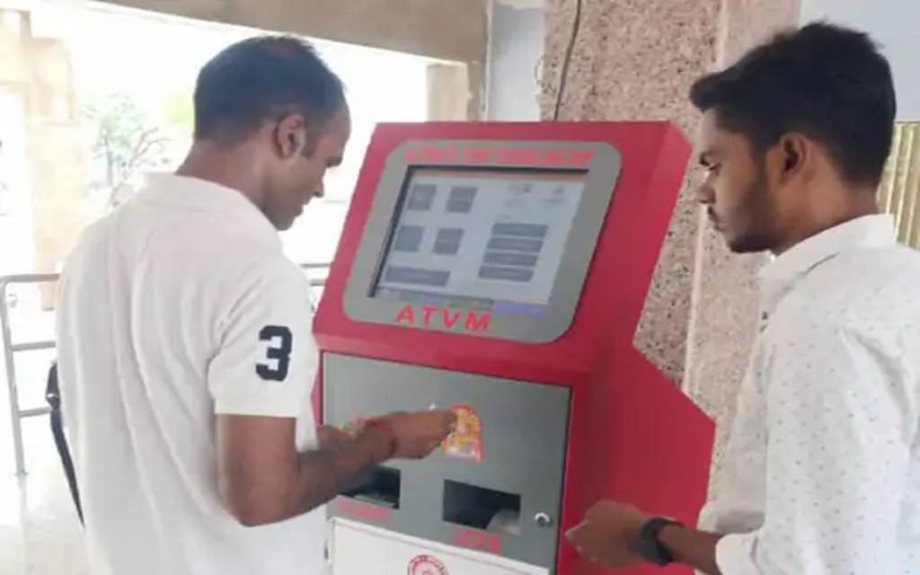 कैंट स्टेशन से फर्जी जनरल टिकट की बिक्री में आरोपी गिरफ्तार, दर्ज हुई थी FIR