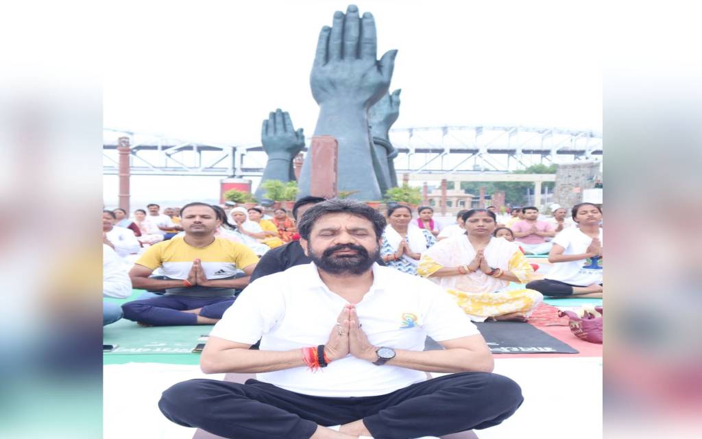 आयुष मंत्री ने एनडीआरएफ जवानों के साथ किया योगाभ्यास 