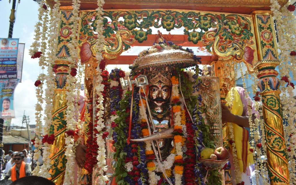 काशी के कोतवाल बाबा काल भैरव की निकली भव्य शोभायात्रा, शहनाई की धुन के गूंज उठा काशी की गलियां