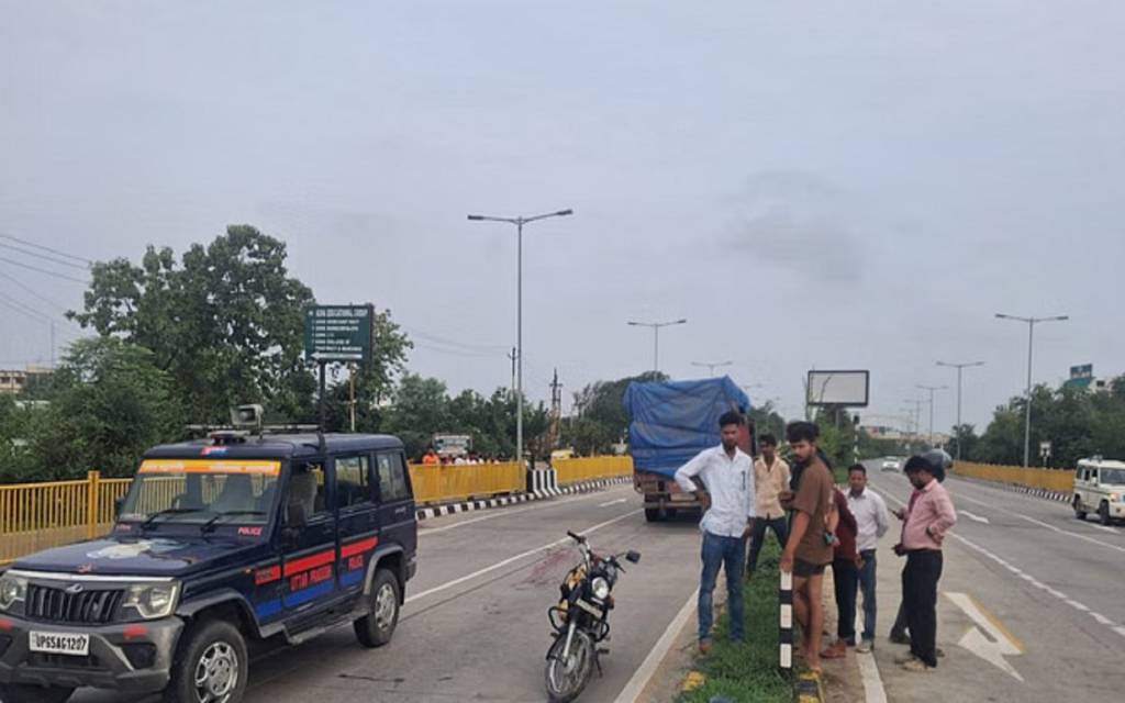 वाराणसी में ट्रक ने बाइक को मारी टक्कर, युवक की मौत, परिवार में मचा कोहराम