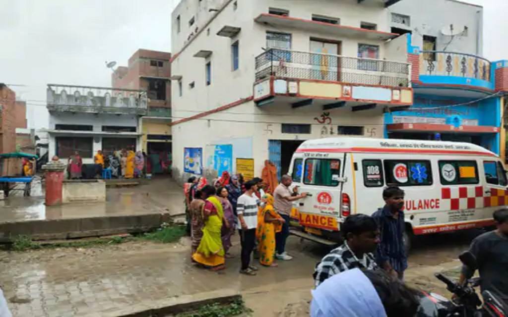 वाराणसी में सांप के काटने से महिला की मौत, अस्पताल में चिकित्सकों ने किया मृत घोषित