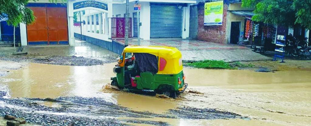 पीडब्ल्यूडी ने उड़ाई डीएम के निर्देशों की धज्जियां